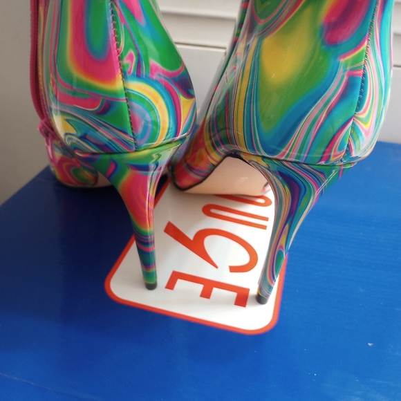 Rouge Women's Hippie, Tye Dye, Psychedelic Heeled Ankle Boots New With Box - Picture 6 of 8